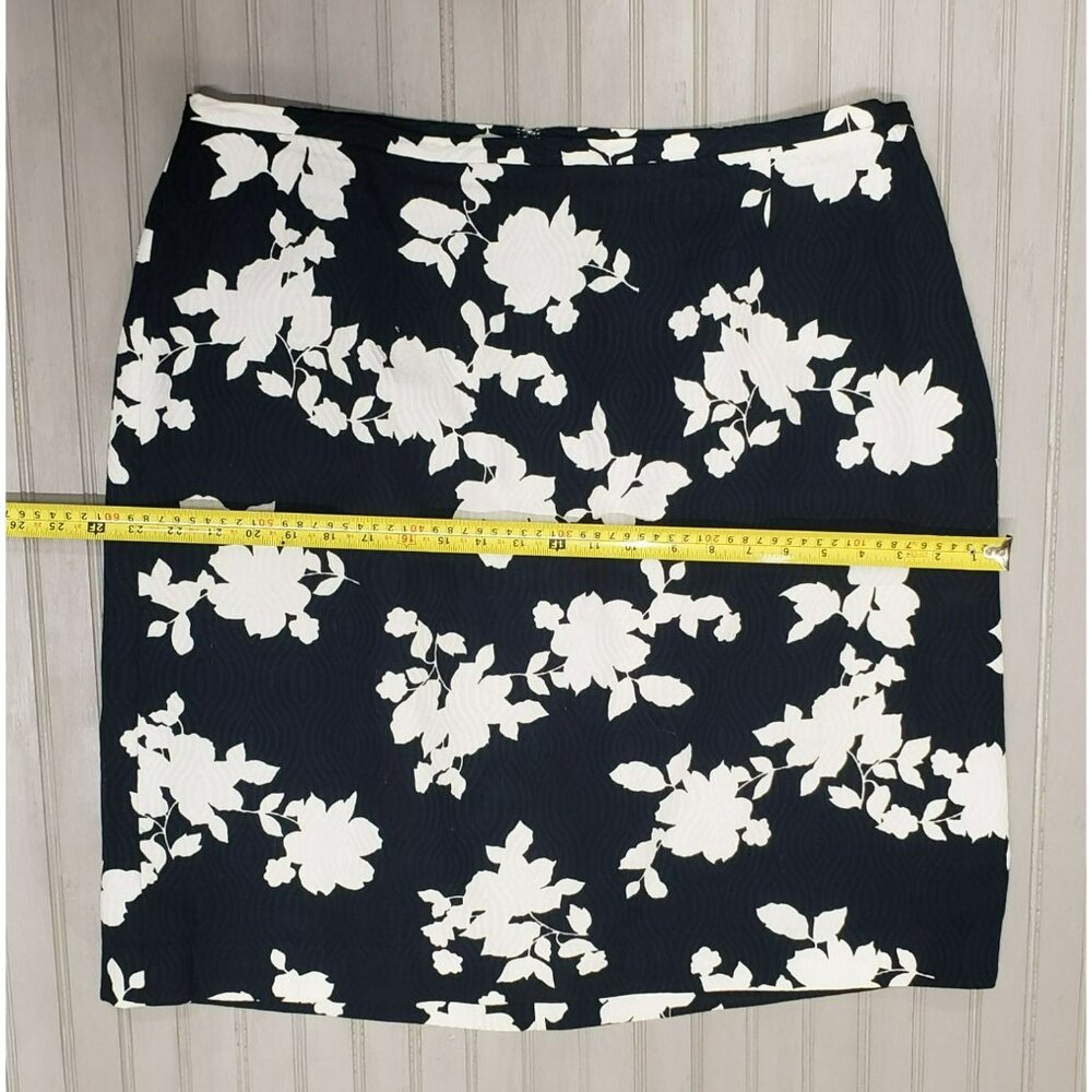 Talbots Skirt, Women's Plus 18W, Black & White Floral, Straight, Knee Length - Picture 4 of 9